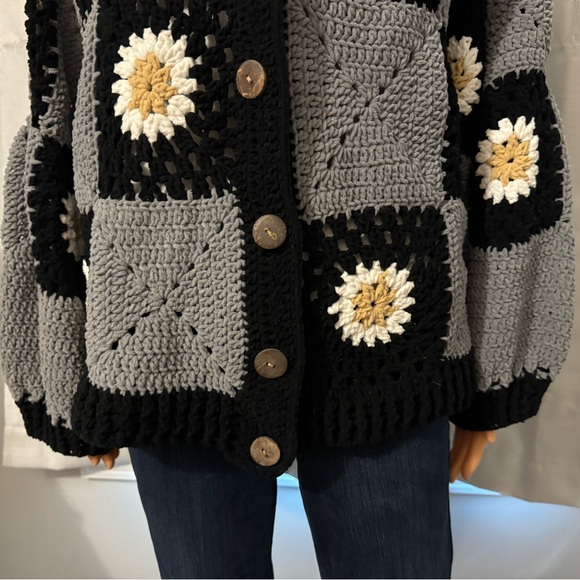 Beautiful POL size S black gray crochet daisy cardigan sweater NWOT - Picture 3 of 6